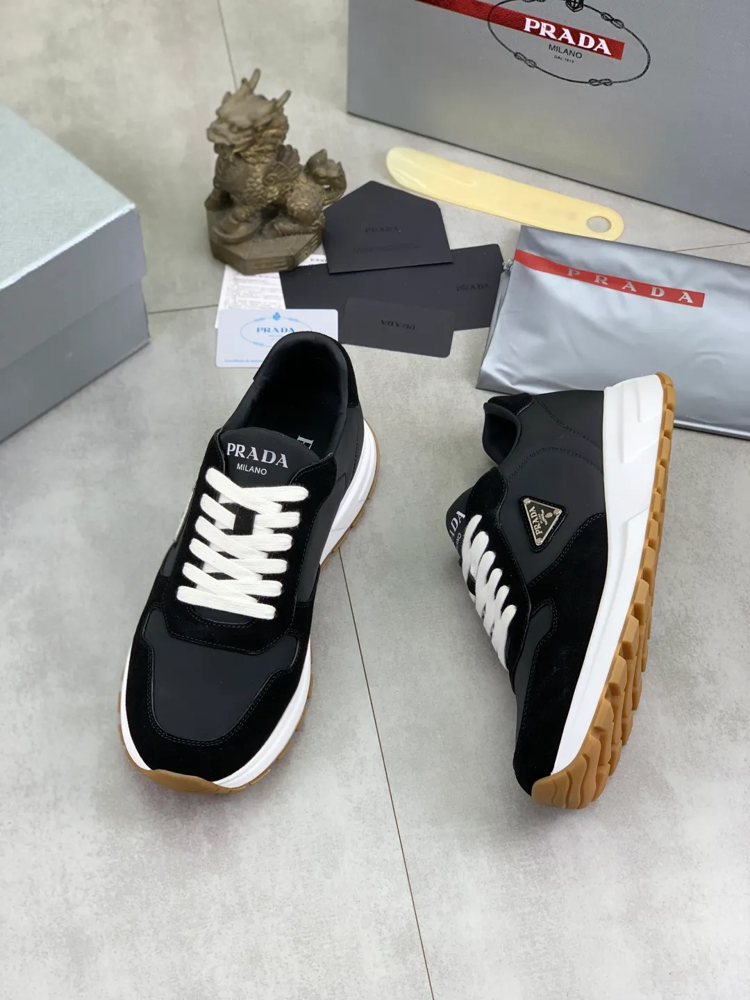 Men's shoes 💰P580💰 [New style] High version official website popular models are on the market, 🆘 The trendy brand (Prada) mainly promotes popular models, avant-garde and versatile fashionable men's shoes private version mold opening, cowhide surface splicing 1:1 replica... Fashion is simple, original imported cowhide and lining cowhide feet; the atmosphere and personality are more fashionable, eye-catching and pursuing class. It will subvert the old idea and be with you to spend time with you. A must-have for fashionistas! Must keep for yourself ! High-end comfort, high-end quality workmanship. Size: 38-45; multiple colors available.